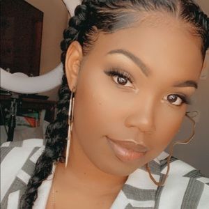 Meet your Posher, Chanel